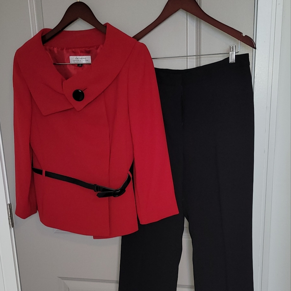 Tahari Arthur Levine | Red & Black Pantsuit Suit set | Size 10 | Belted
